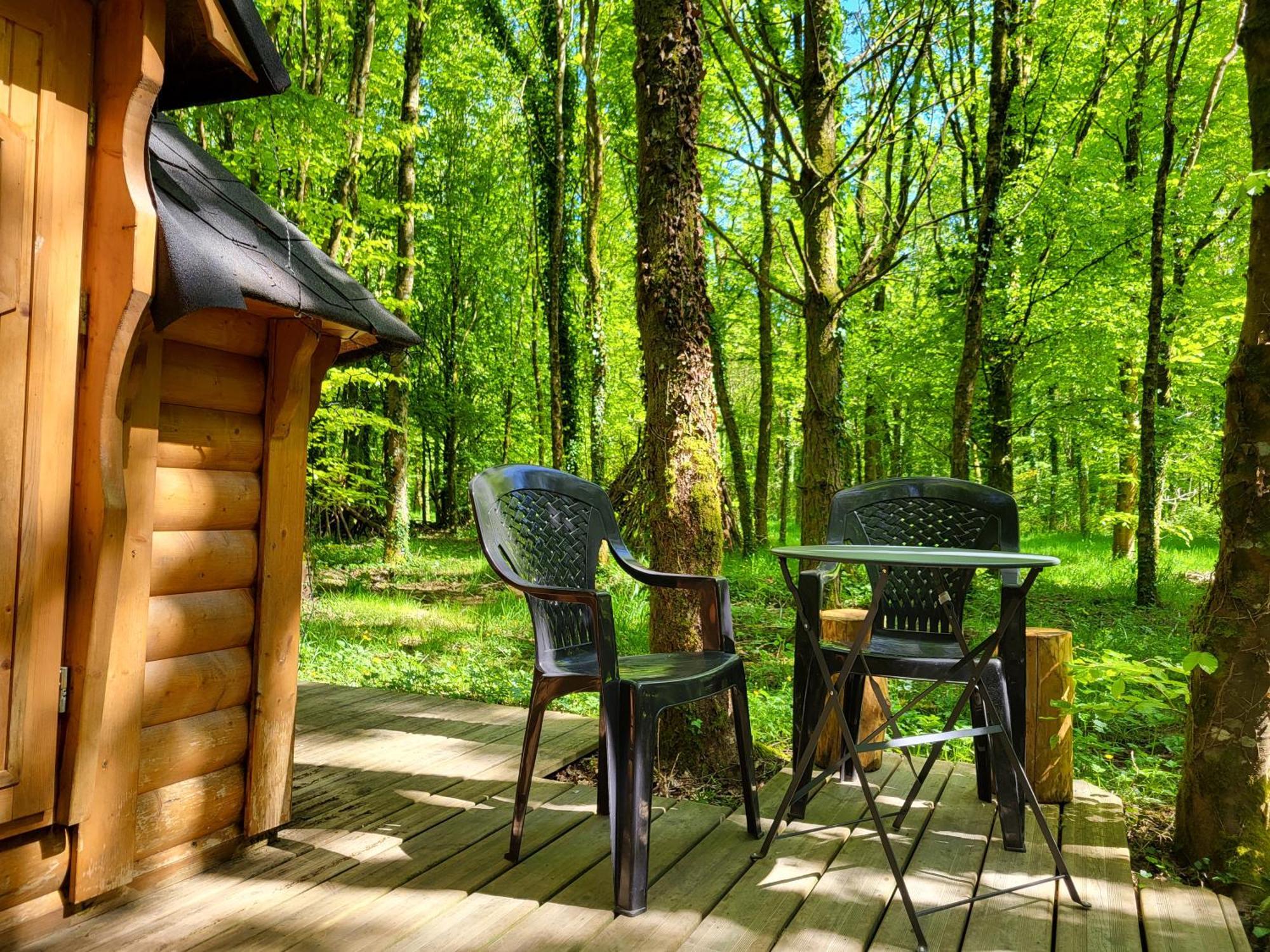 Le Domaine Insolite De Broceliande Paimpont Exterior foto