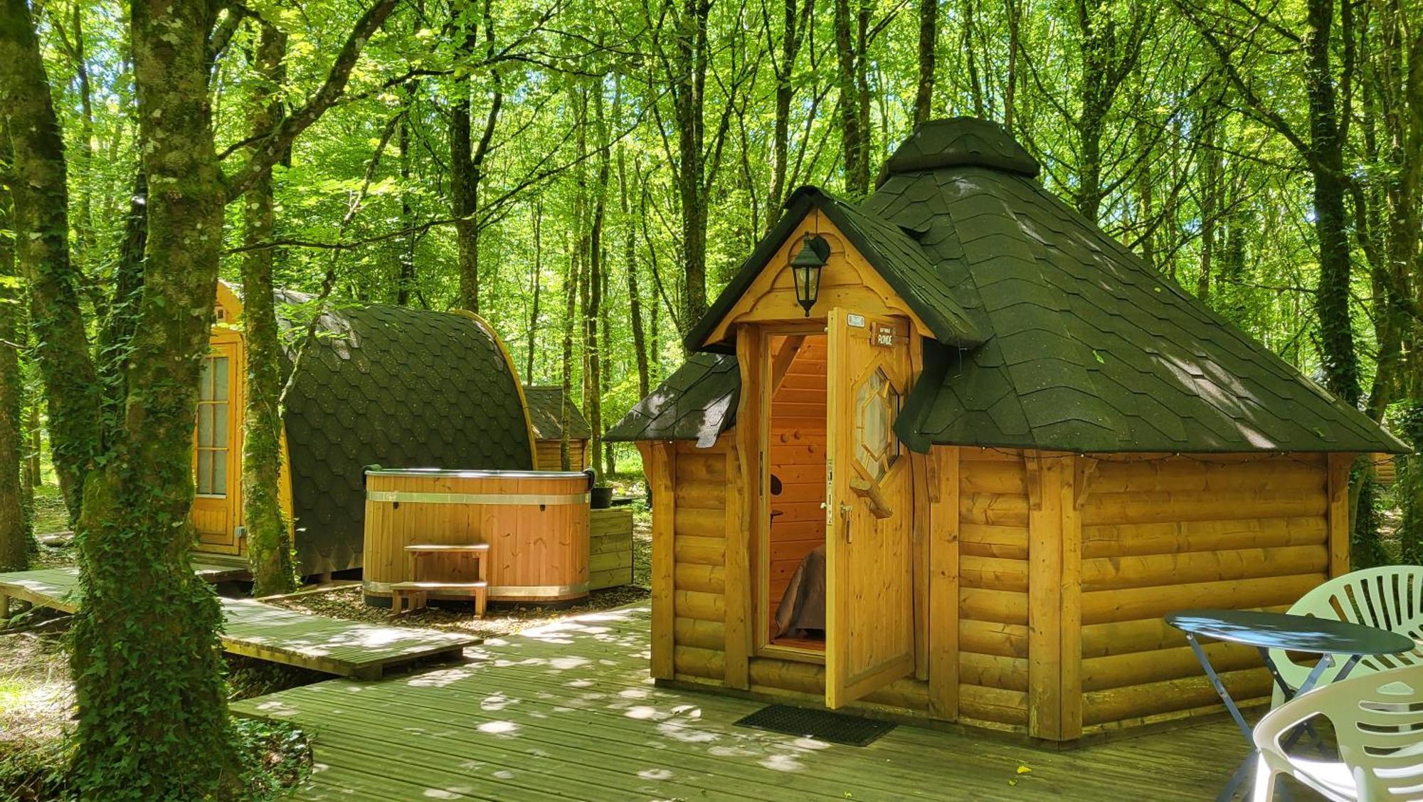 Le Domaine Insolite De Broceliande Paimpont Exterior foto